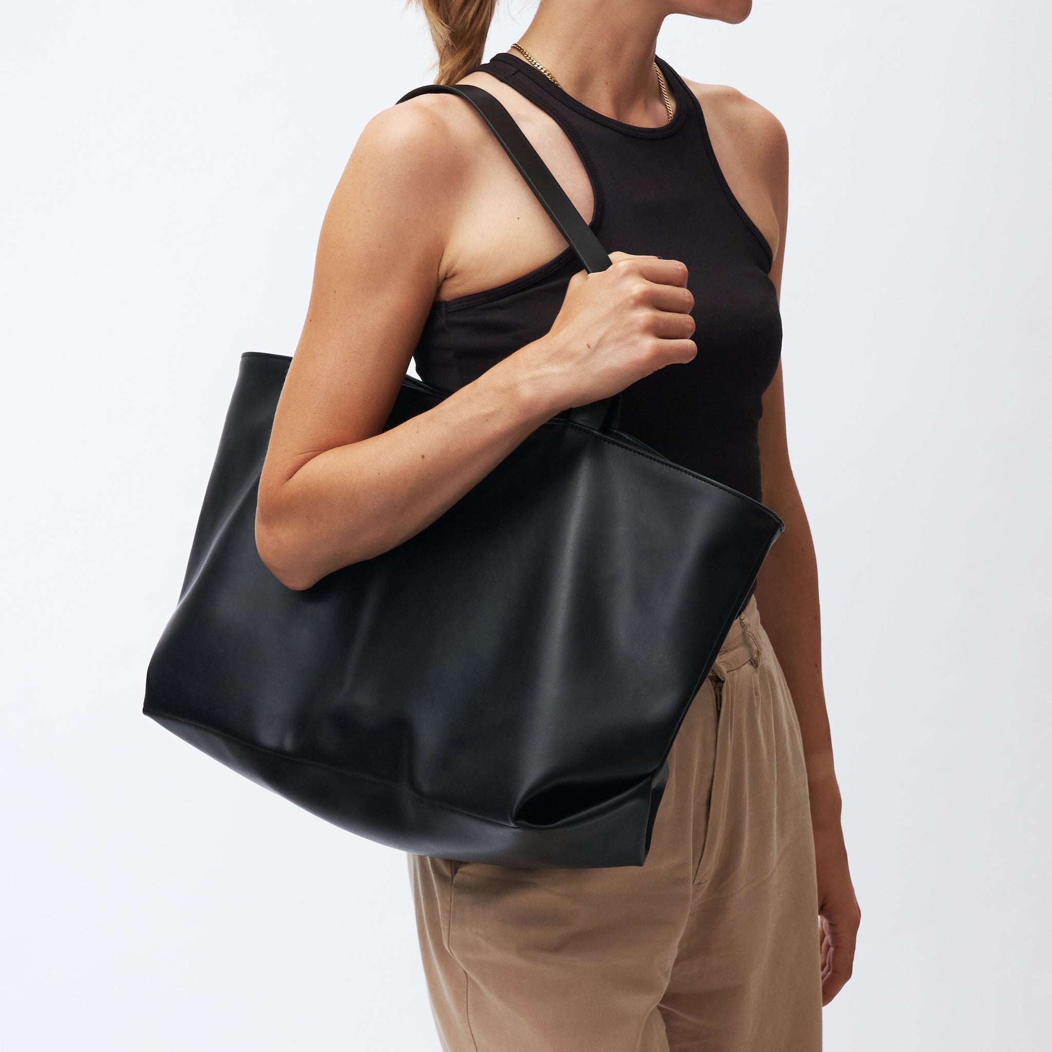 Vegane Handtasche Damen – Mittelgroße Schultertasche mit Henkeln main image 1