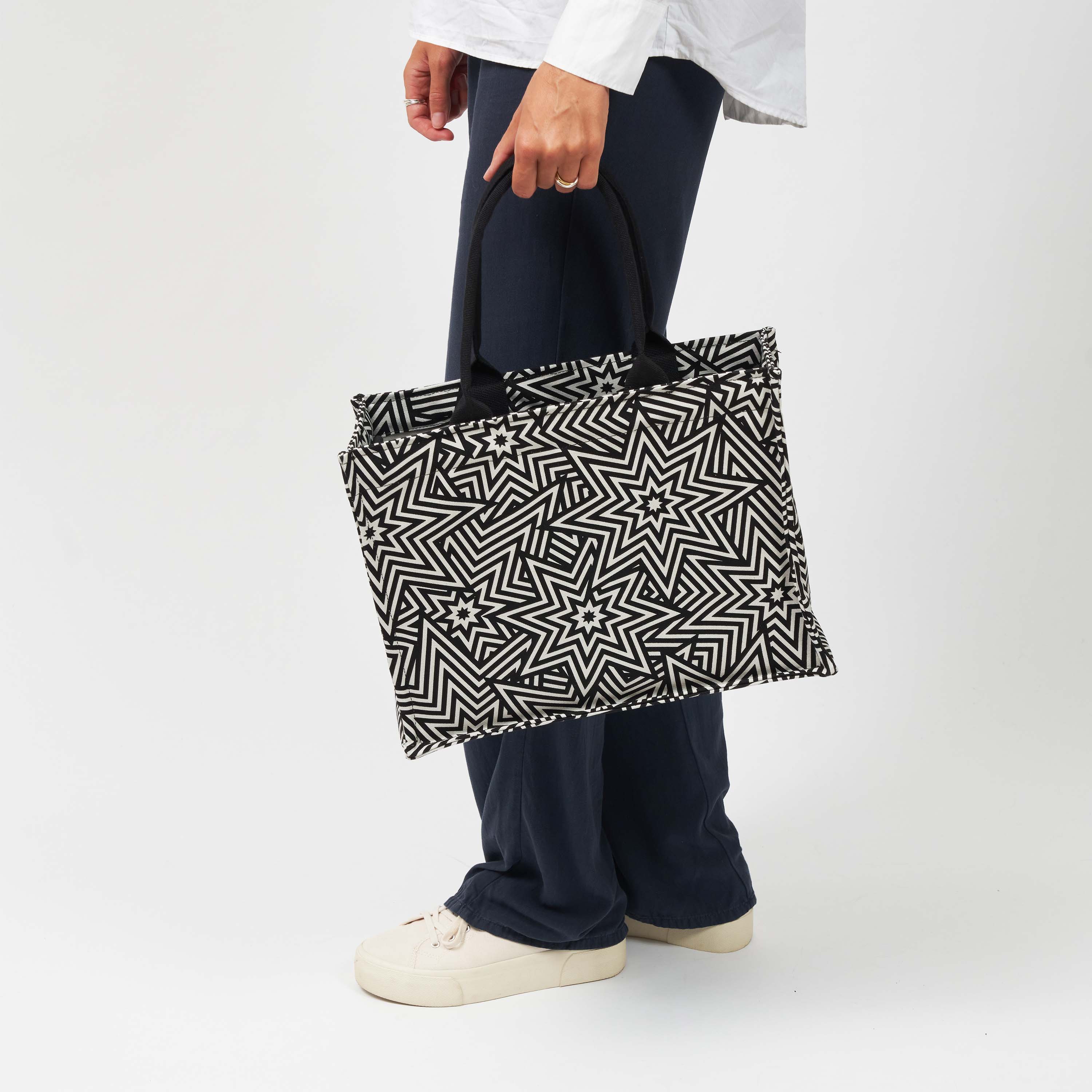 #farbe_star explosion black & white