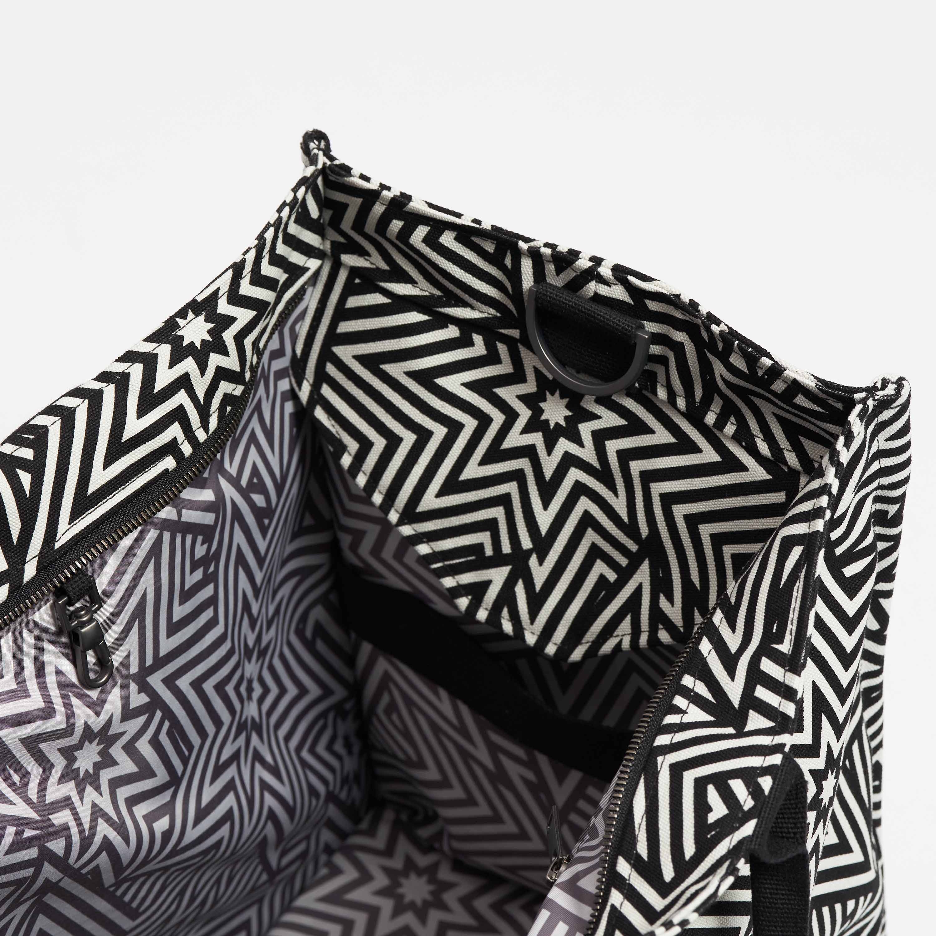 #farbe_star explosion black & white